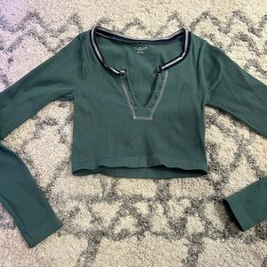Green Long Sleeve Urban Outfitters Go For Gold Top. SIZE XS/S